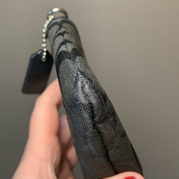 EUC - Coach Signature Jacquard Black Wristlet unbranded strap - Picture 14 of 16